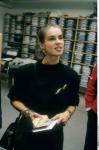 Katarina Witt im April 1988 am Rande einer Eiskunstlaufveranstaltung in Dortmund
